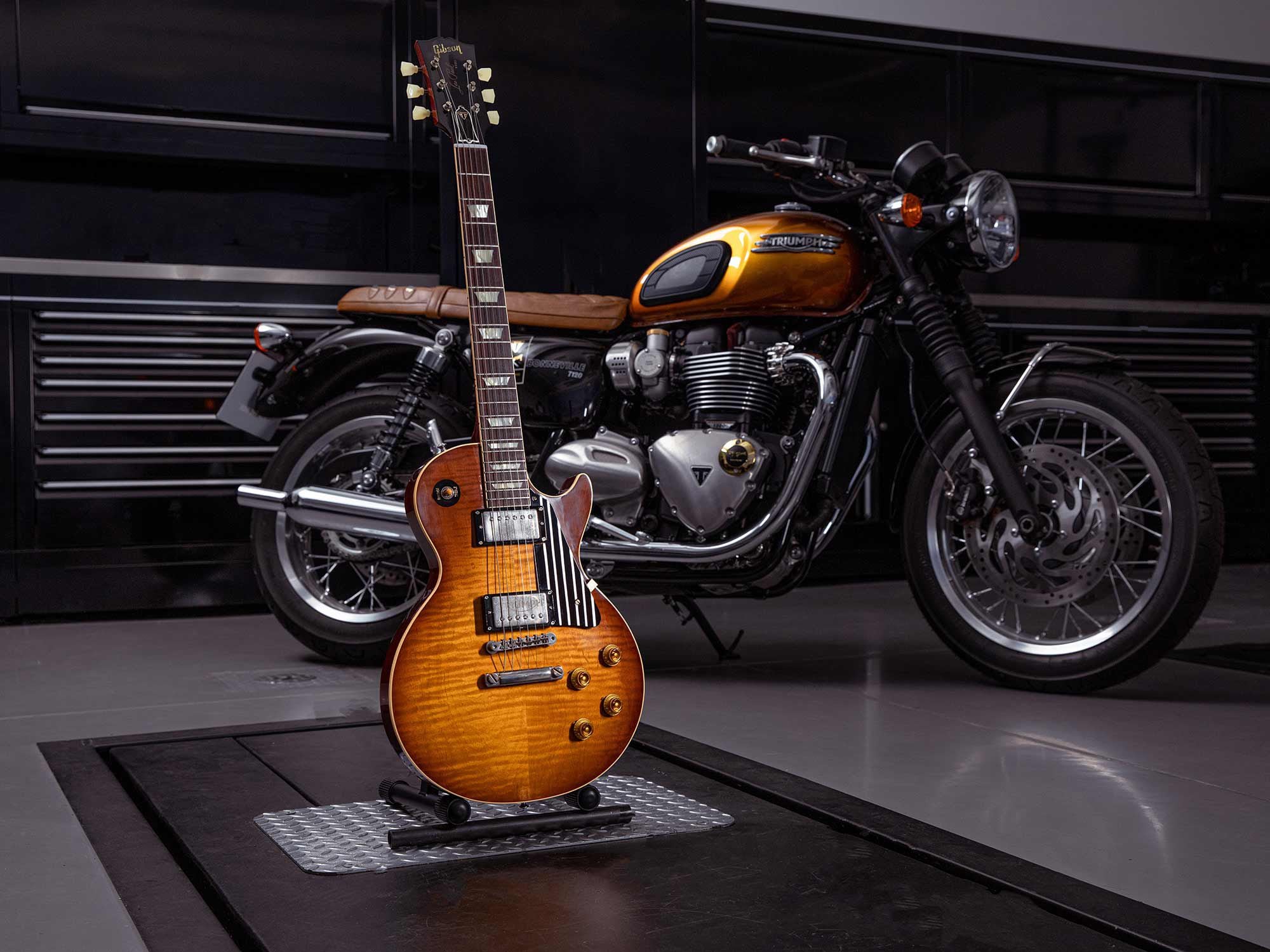 Now that’s worthy of a thousand words. The 1959 Gibson Les Paul Standard Reissue sits next to the custom Bonneville T120.