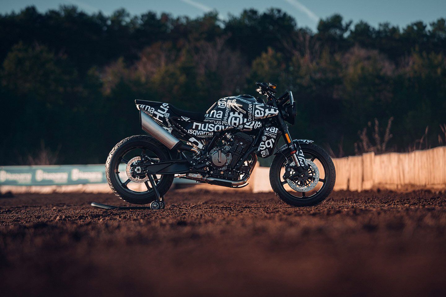 Husqvarna Svartpilen 801 Cycle World