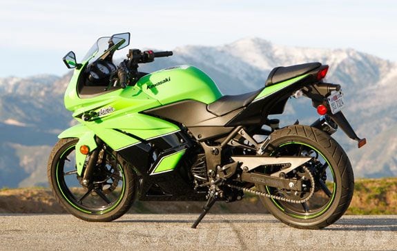 forsvar Plateau Oversigt Kawasaki Ninja 250R vs. Honda CBR250R Review- Sportbike Comparison Test |  Cycle World