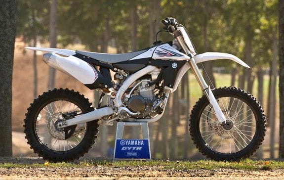 Nova Yamaha YZ450F 2010 com motor invertido!