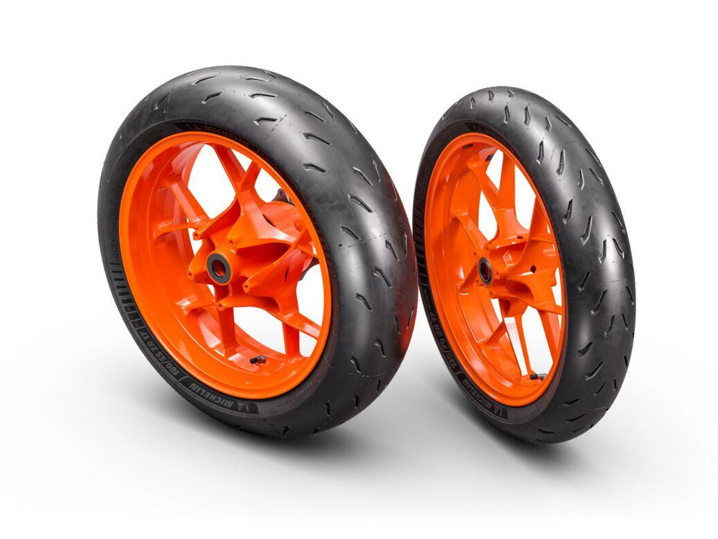 Ktm duke 200 hot sale back tyre price