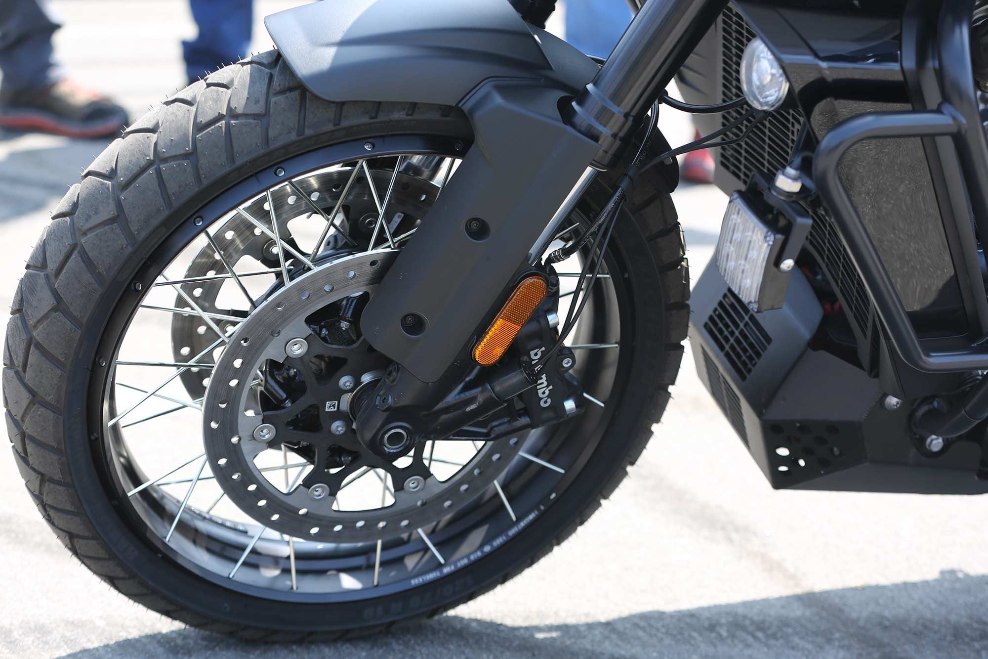 Harley-Davidson’s aftermarket spoked wheels were installed on the police concept.