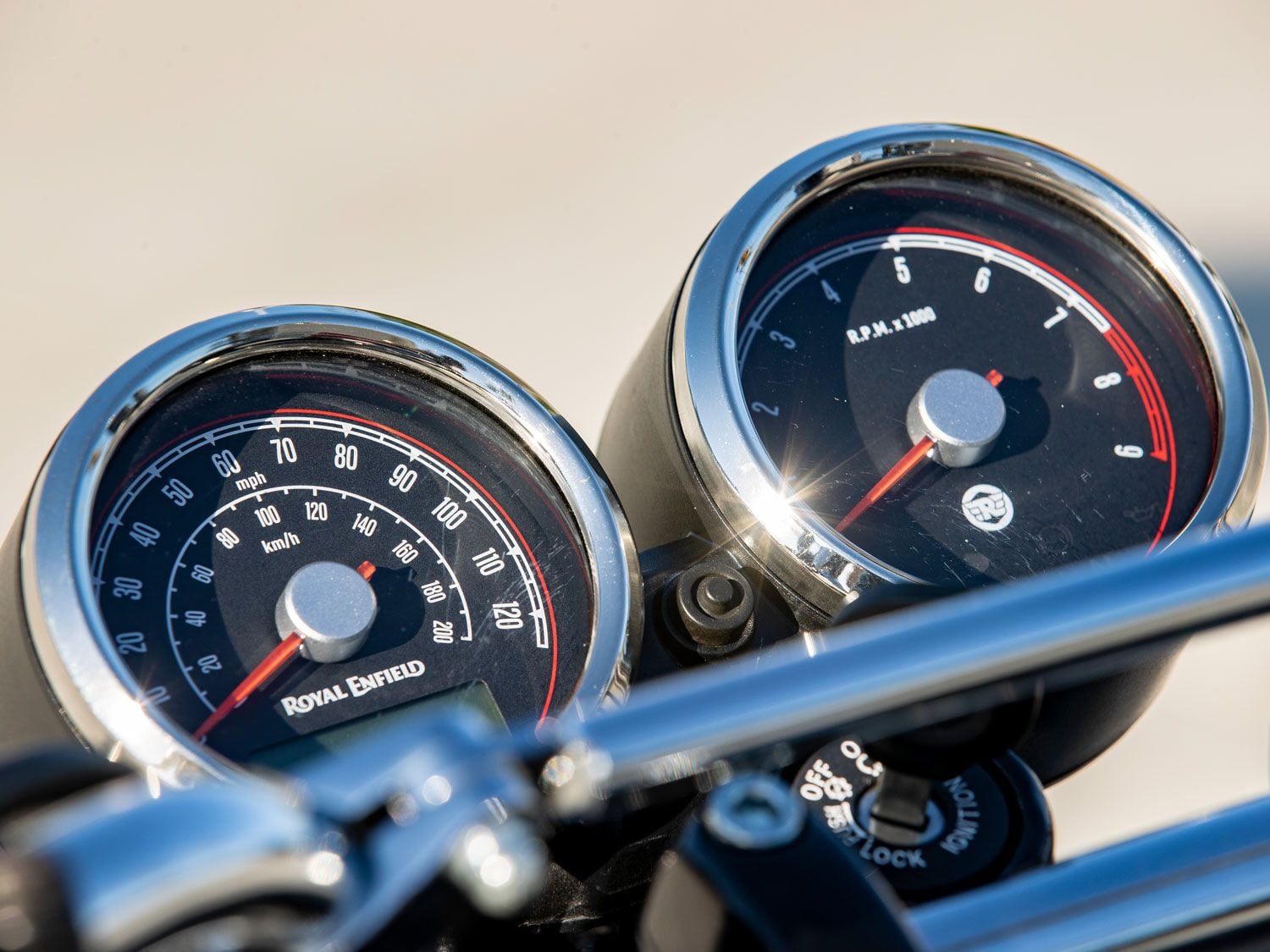 Analog speedometer and tachometer pods are simple and straightforward, the former houses a small LCD screen for the fuel level, odometer, and tripmeters.
