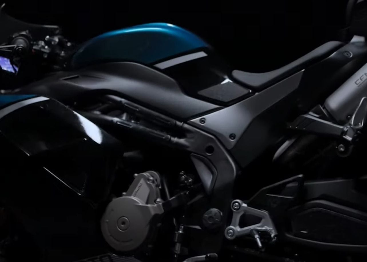 A steel tube frame is used on the 500SR Voom.