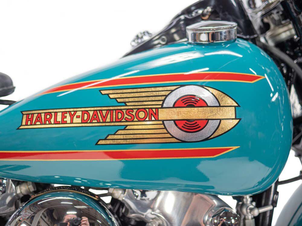 Hand-painted logos are a must for this vintage Knucklehead.