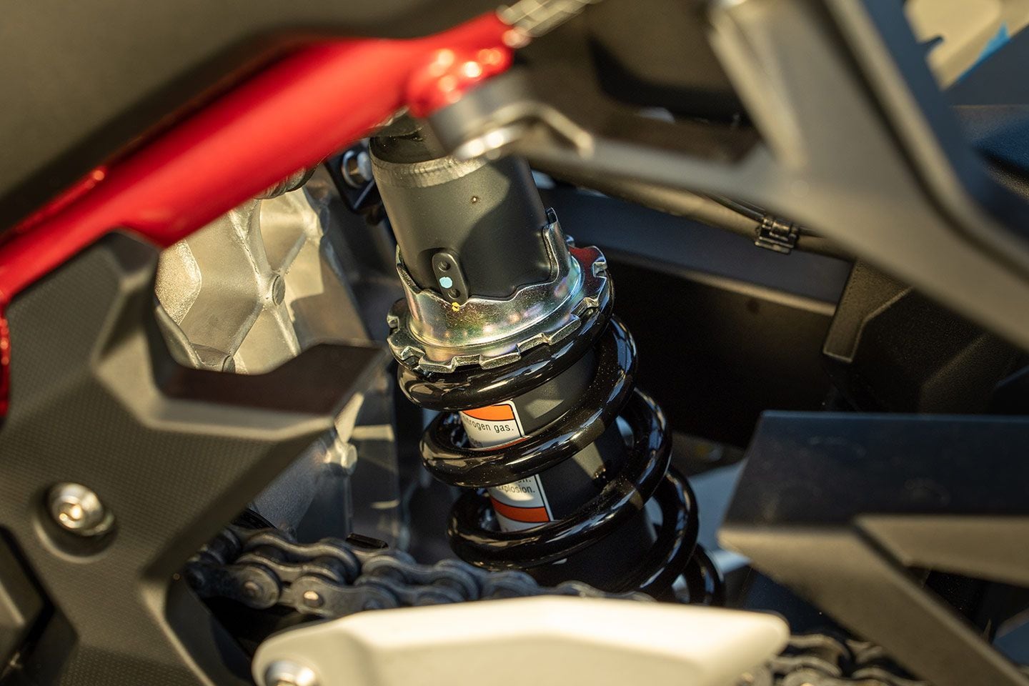 Kawasaki Z500 offers five-step-adjustable preload on the shock that can be tuned via the onboard tool kit.