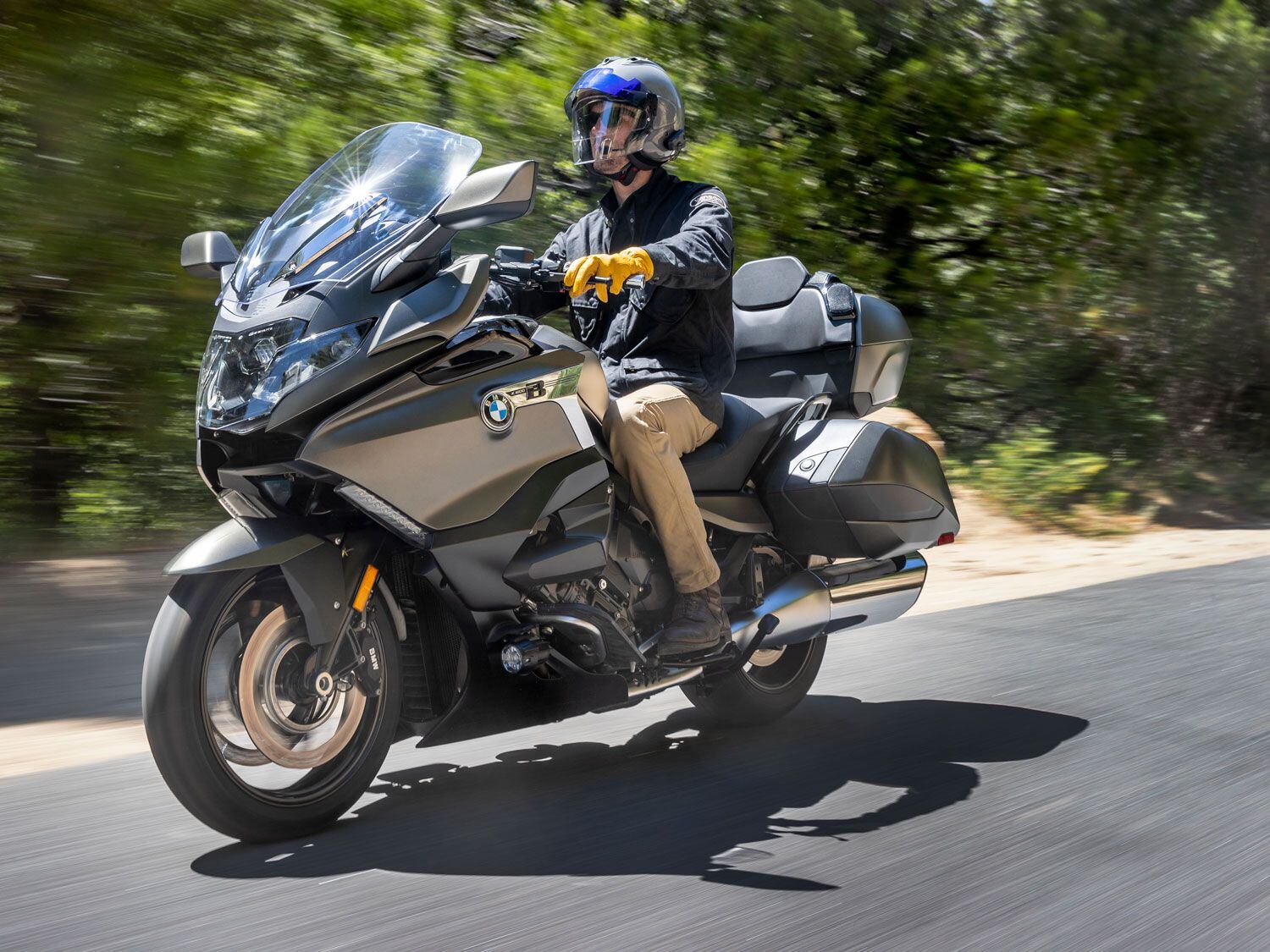 Testing the Freecom 4x in an Arai Ram-X while riding a BMW K 1600 Grand America.
