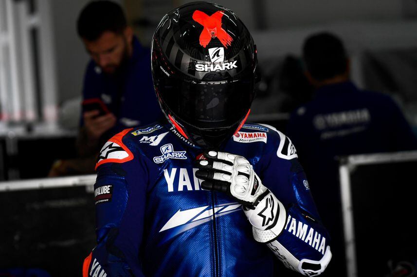 Pembalap MotoGP Jorge Lorenzo berbaju kulit.