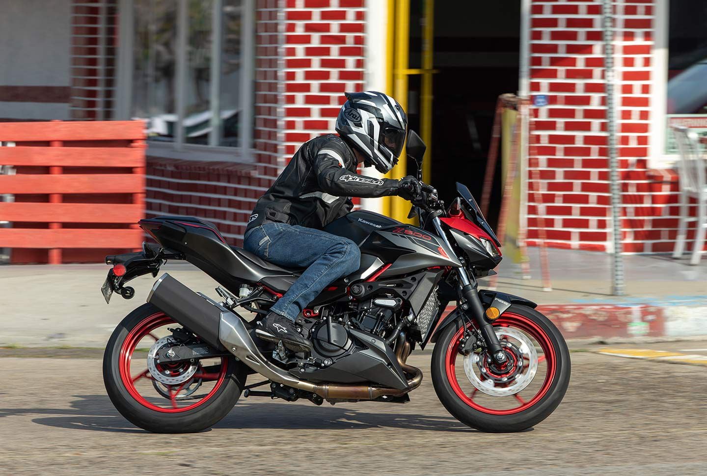 The Z500’s low-end torque, a slipper/assist clutch, and agile handling make the lightweight naked bike easy to manage on tight city streets.