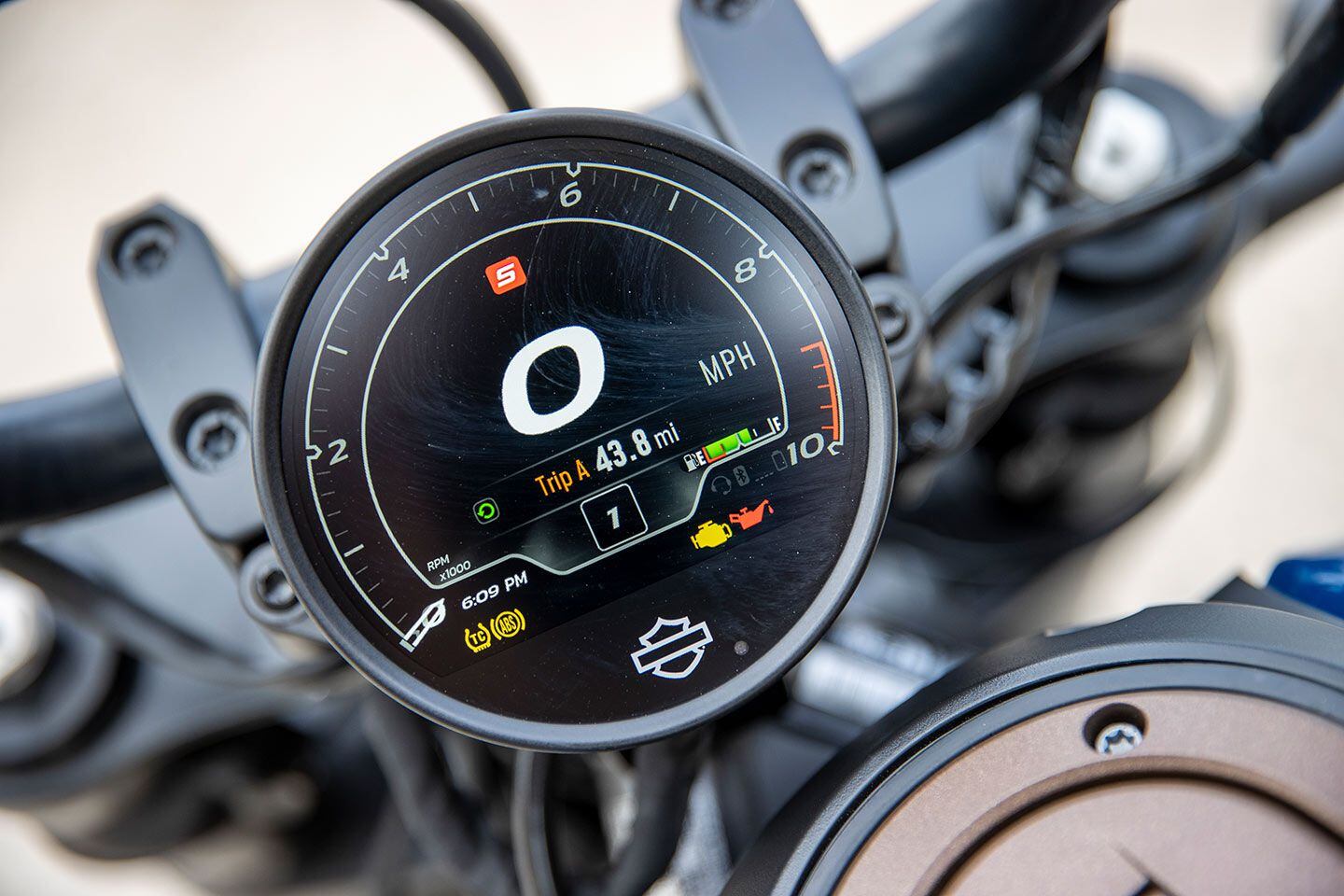 The 4-inch-diameter TFT display doesn't feel busy, and is easy to navigate when it comes time to adjust rider modes.