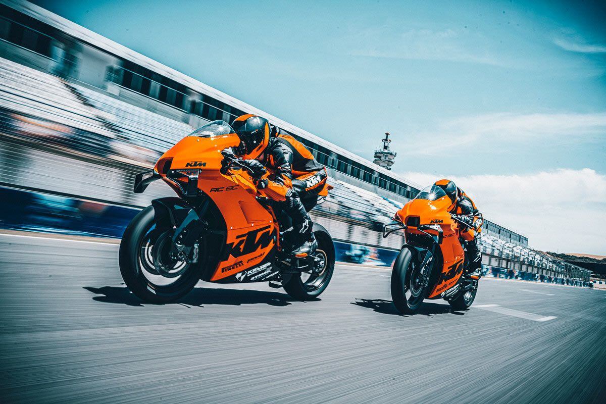 Lightweight Dymag wheels and Pirelli SC1 race slicks allied with front 290mm floating discs and Brembo Stylema calipers make the RC 8C racing intent clear.