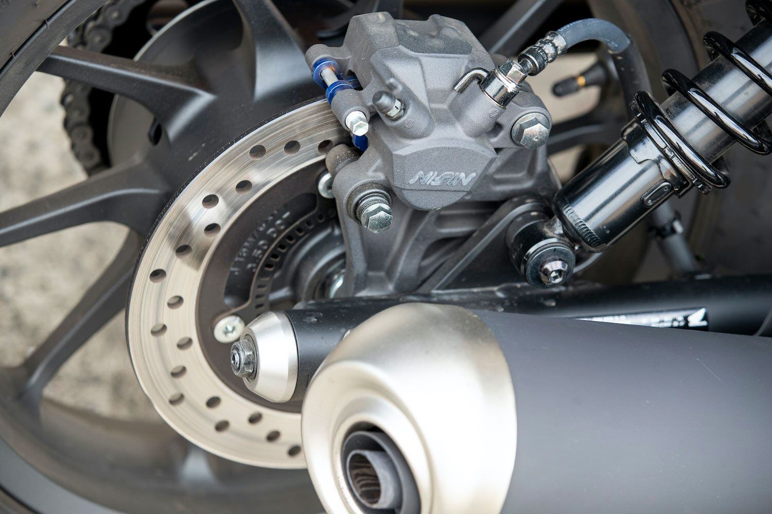 If the Rebel had a résumé, it could add “excellent communication” to the list. The rear brake, specifically, communicated its actions very well to the rider.