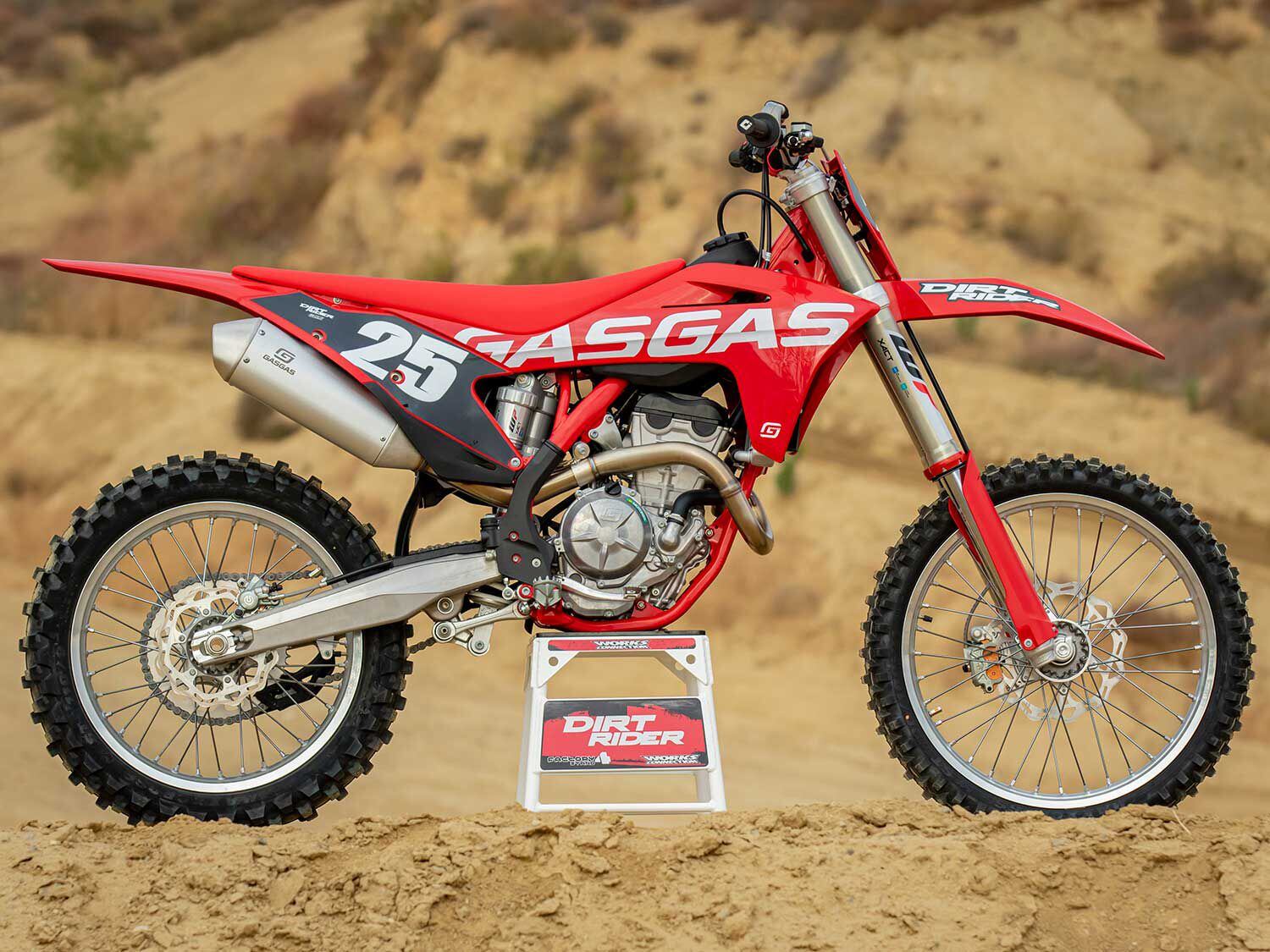 Some of the most discernible technical differences of the MC 250F in comparison to its Austrian siblings are that it comes with forged triple clamps as opposed to CNC units, a header pipe without a resonance chamber, no map/traction control switch, and Maxxis MX-ST tires instead of Dunlop Geomax MX33 rubber.