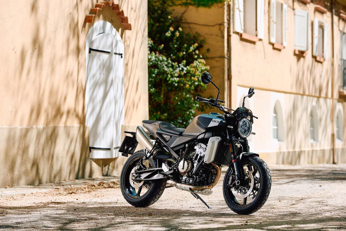 The Svartpilen is an attractive and excellent performing motorcycle that has all the modern bells and whistles we’ve come to expect from a European naked.