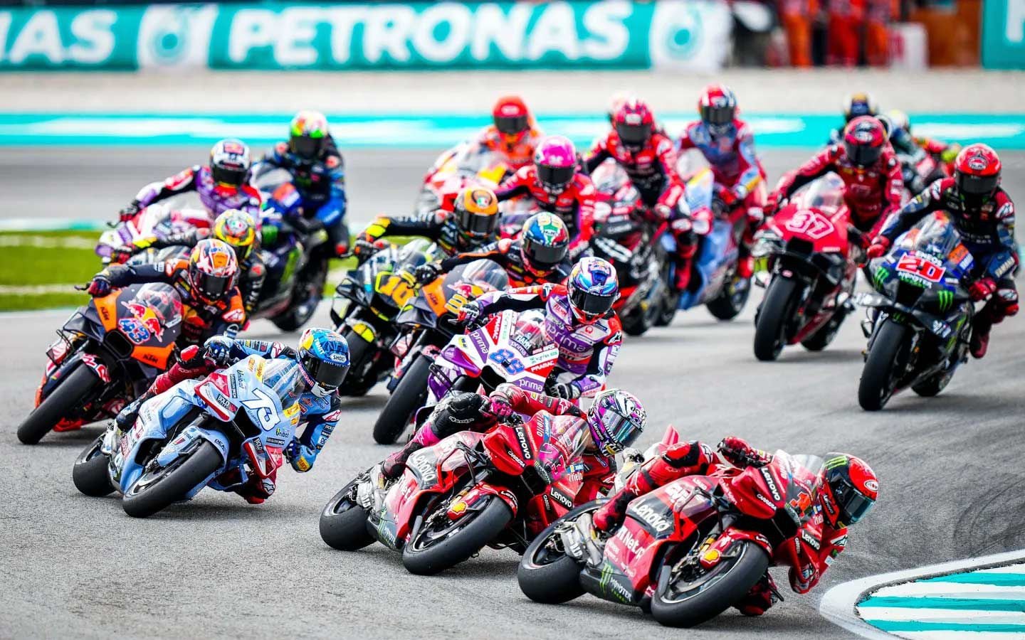 The racing at Sepang in Malaysia was nowhere near as tight as the previous round in Thailand. Lap 1 is as tight as it got with the two factory Ducatis of Francesco Bagnaia (1) and Enea Bastianini (23) leading the way.