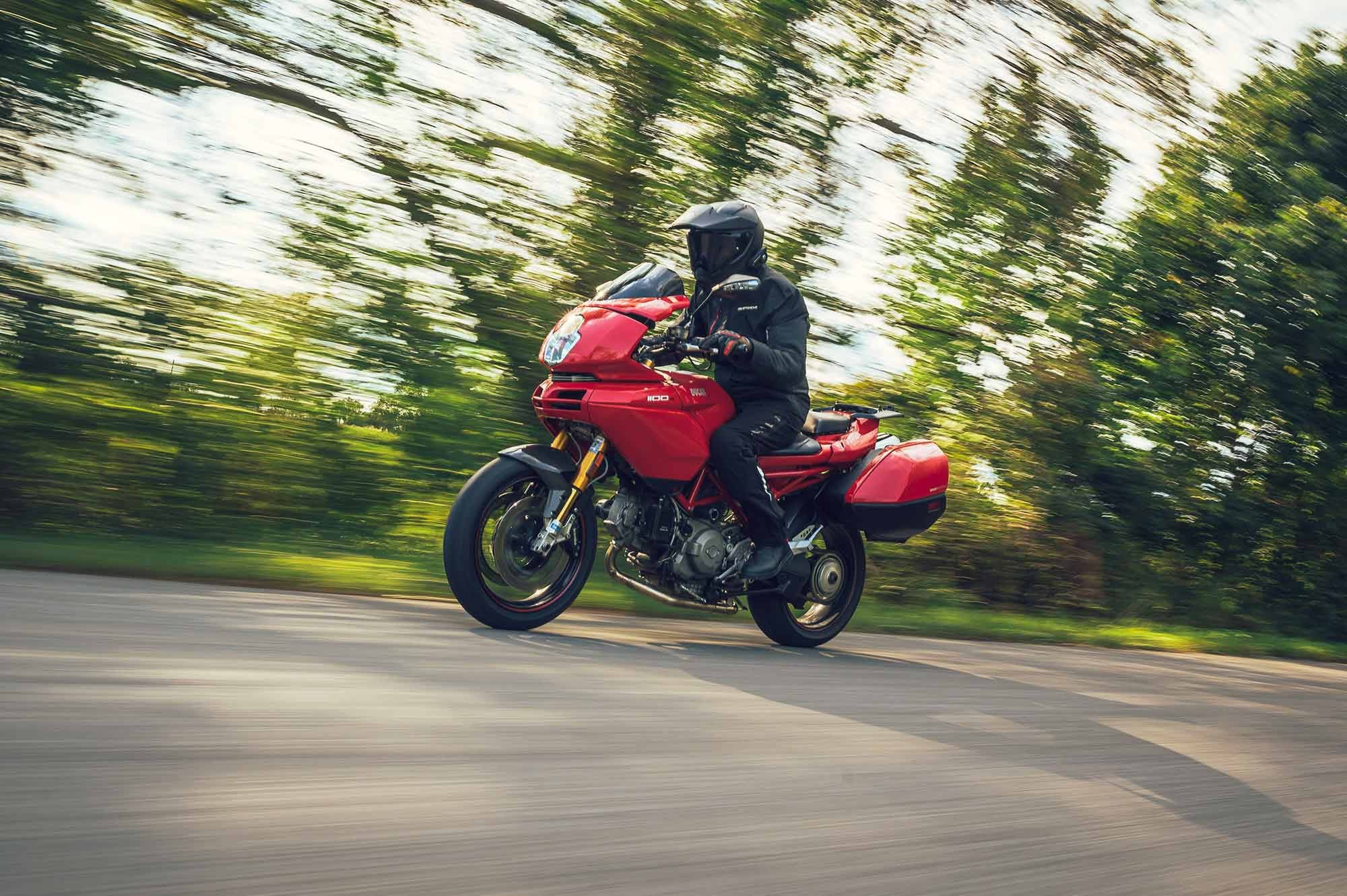 The Multistrada 1100′s cable-operated twistgrip feels direct with a heavyish pull. The clutch and brake levers require some force too. It’s a trait characteristic of the era. There are those among us who prefer the feel to ultralight clutch pull and “attached-to-nothing” ride-by-wire throttles.