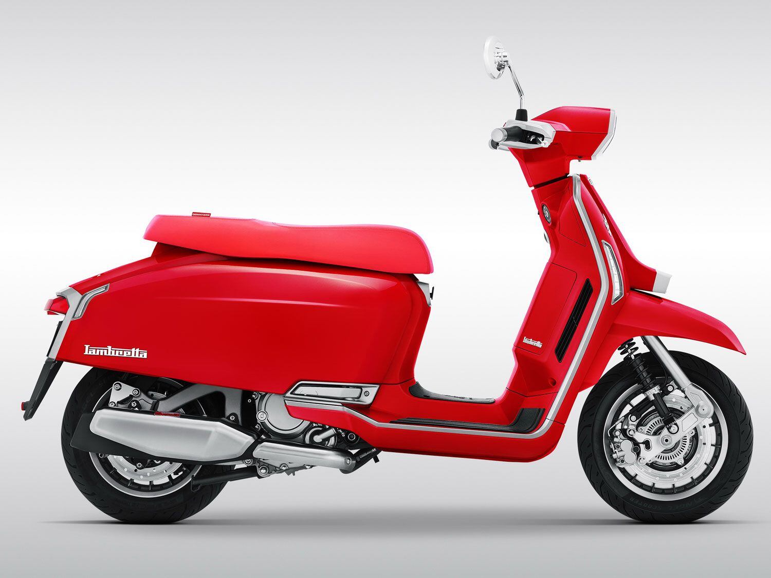 Nothing says Italian like a red bike. The new G350 pays homage to Lambretta’s historic emphasis on fashion and design. Thoroughly modern, it also evokes the timeless scooter ethos.