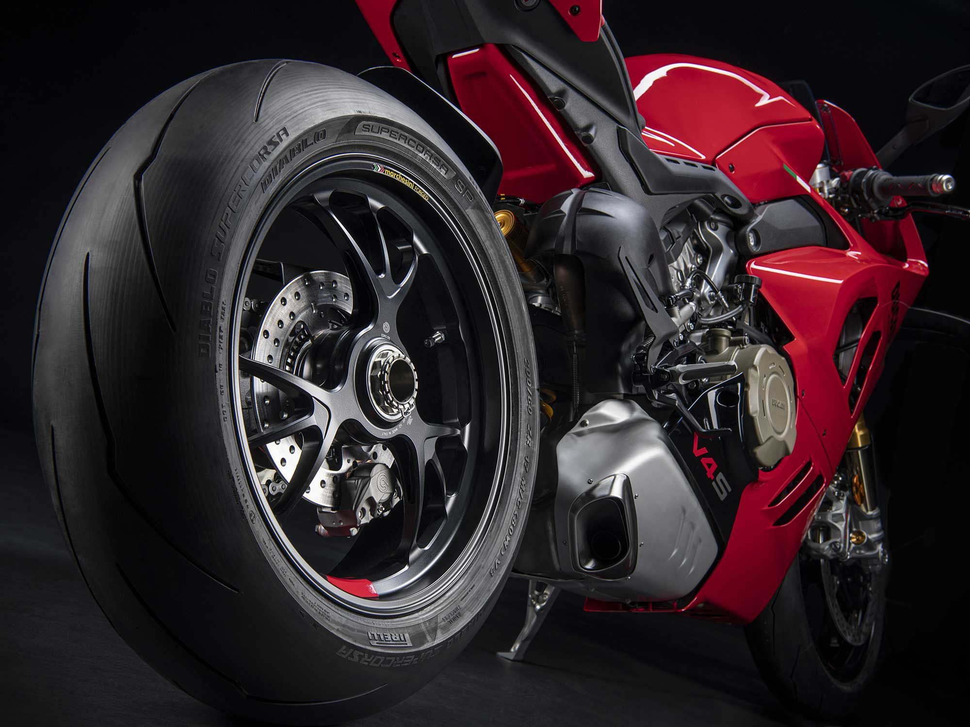 The single-sided swingarm’s pivot in the 2022 chassis is 4mm higher to counteract suspension squat under hard acceleration. And the Panigale V4 is more than capable of hard acceleration.