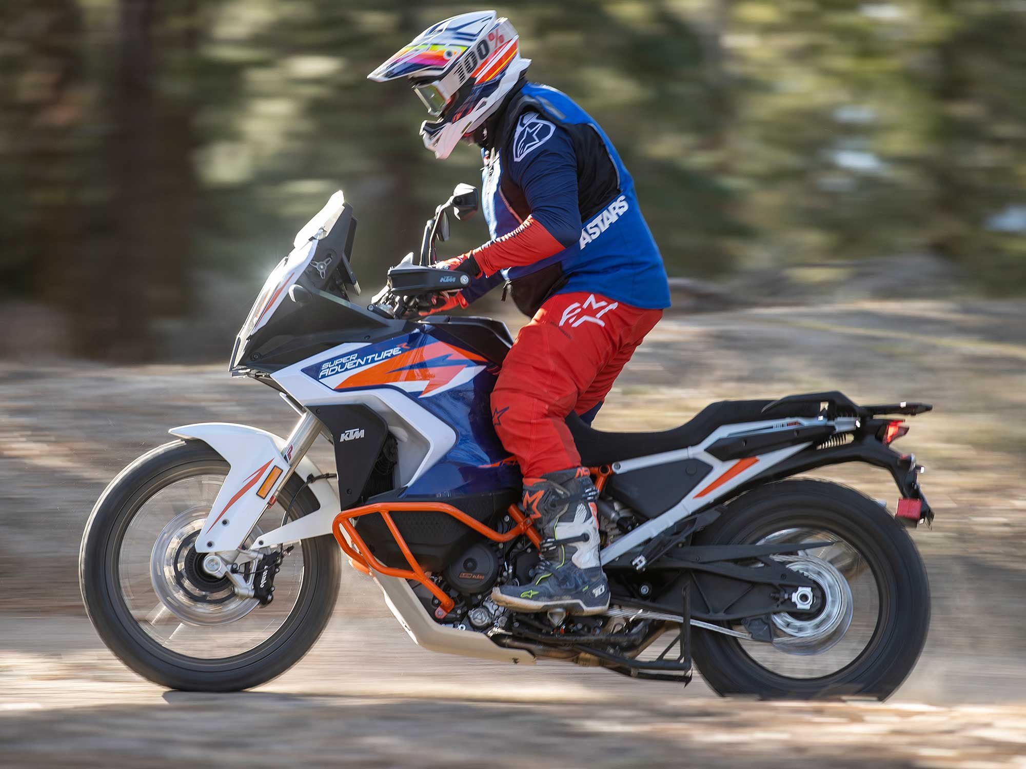 Ride hard in the dirt and you will find the end of the SAR’s WP Xplor suspension, but overall the action is well suited for nearly any adventure you may encounter.