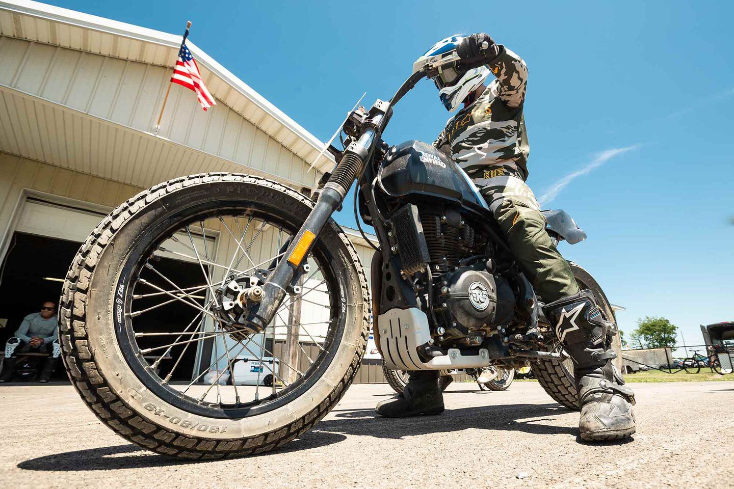 Royal enfield triumph kgf on sale
