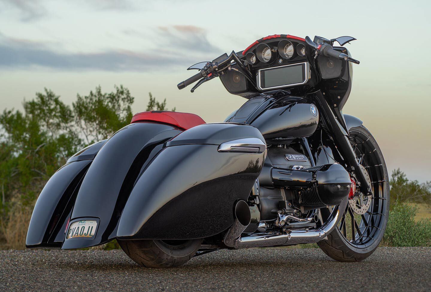 The saddlebags keep their lids, latches, and speakers but wear a new set of  stretched exterior “skins.”  Original rear fender is surgically altered thanks to a second R 18 rear fender grafted on. Clearly, the Transcontinental’s original trunk had to get the heave-ho.
