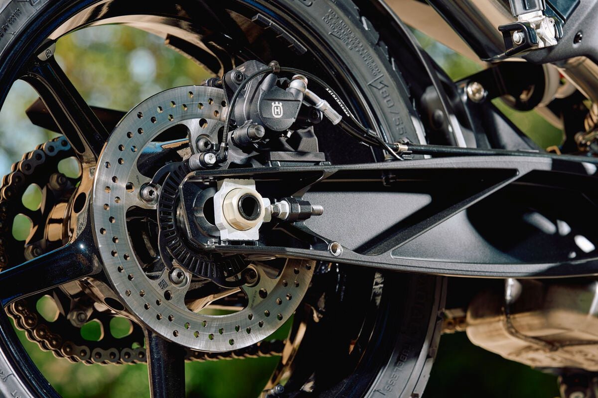 The aluminum swingarm is braced and directly actuates the shock.