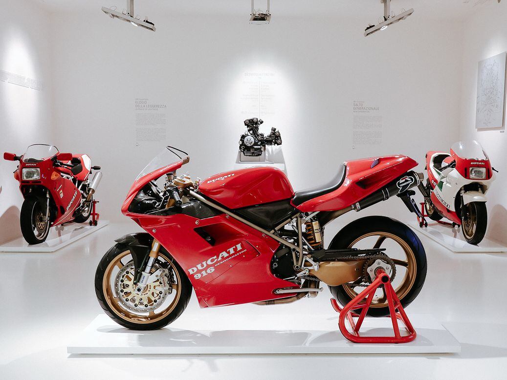 DUCATI 916 本国版・初期カタログ【超希少】SBKケース入り G4BD6SH5H4ELLT6IHQCRSIGVZY.jpg