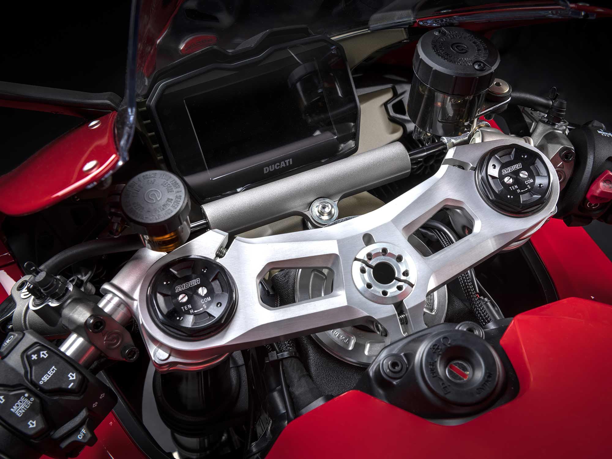 Has there even been a better-looking cockpit? Thoroughly modern and all business, the view for the Panigale’s pilot still looks like something out of a museum of modern art.