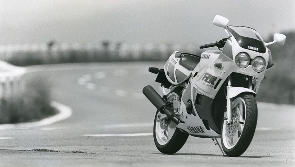 With the repli-racer boom in full effect, the FZR400 like many of its rivals, was born a racer and then adapted for road use.