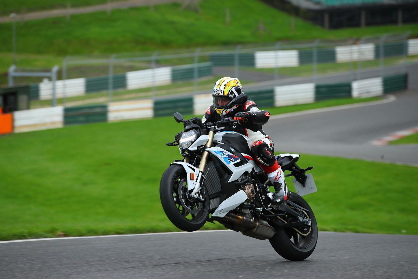 2022 BMW S 1000 R (M-series).