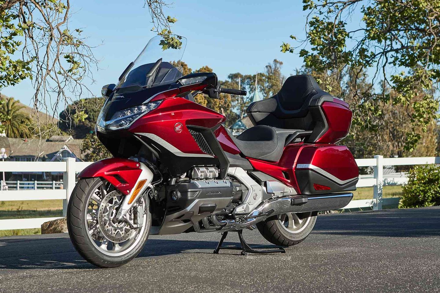 www.cycleworld.com