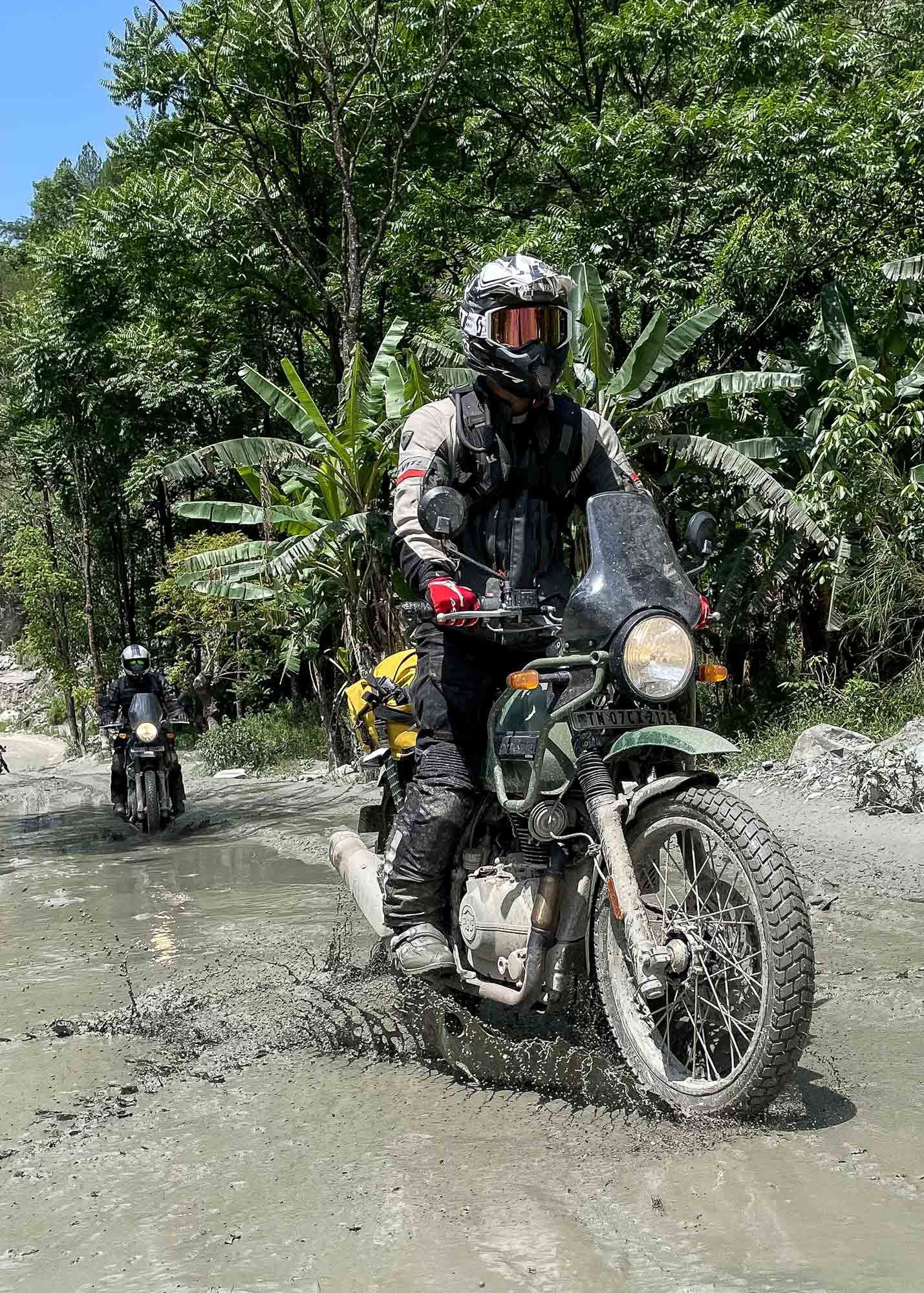 The first sign of mud. There will be more, much more.