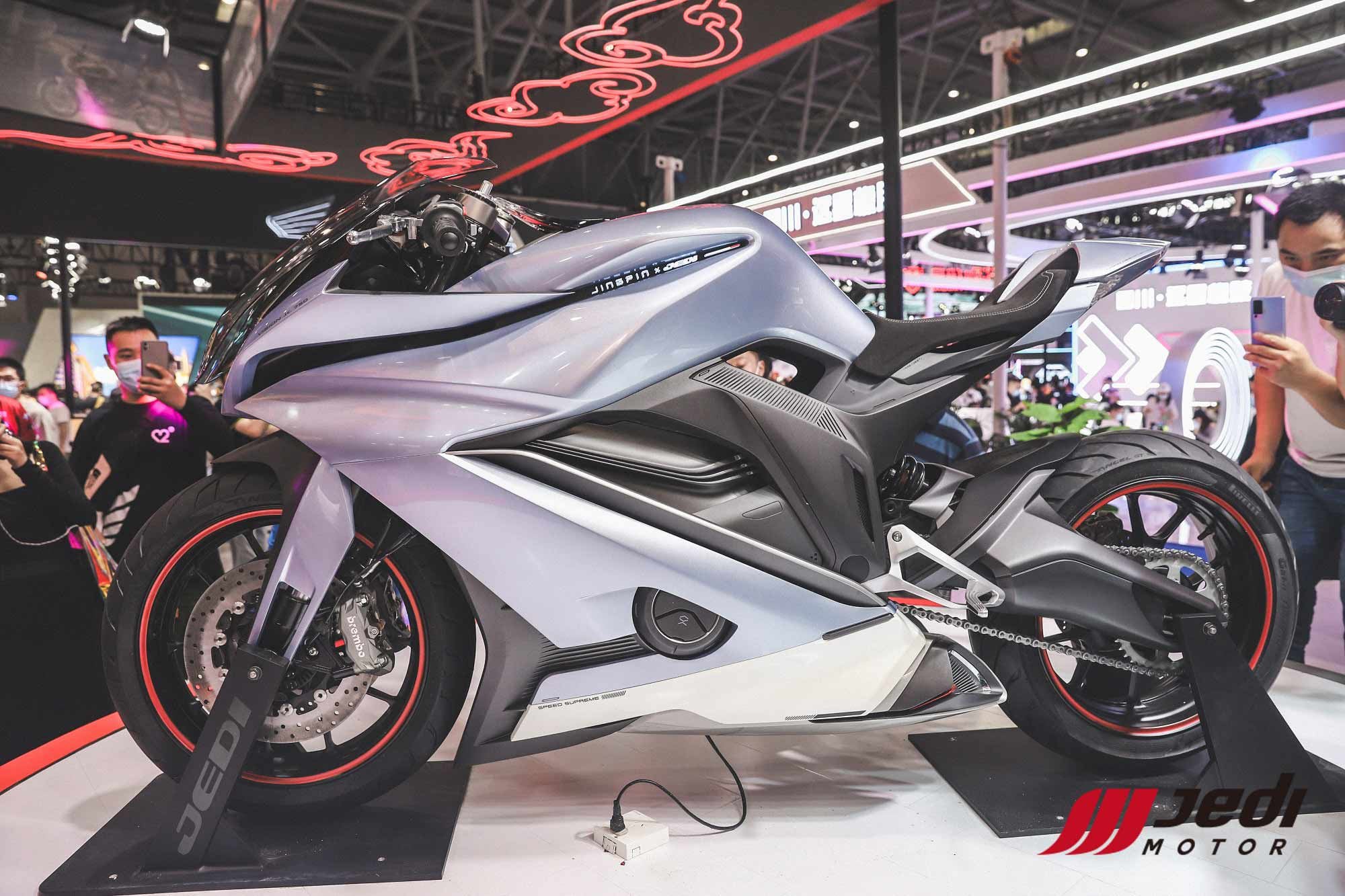 Although it carries a 730cc engine used in the brand’s new production machines, the Vision also piles on wildly stylized details in the bodywork and lighting.