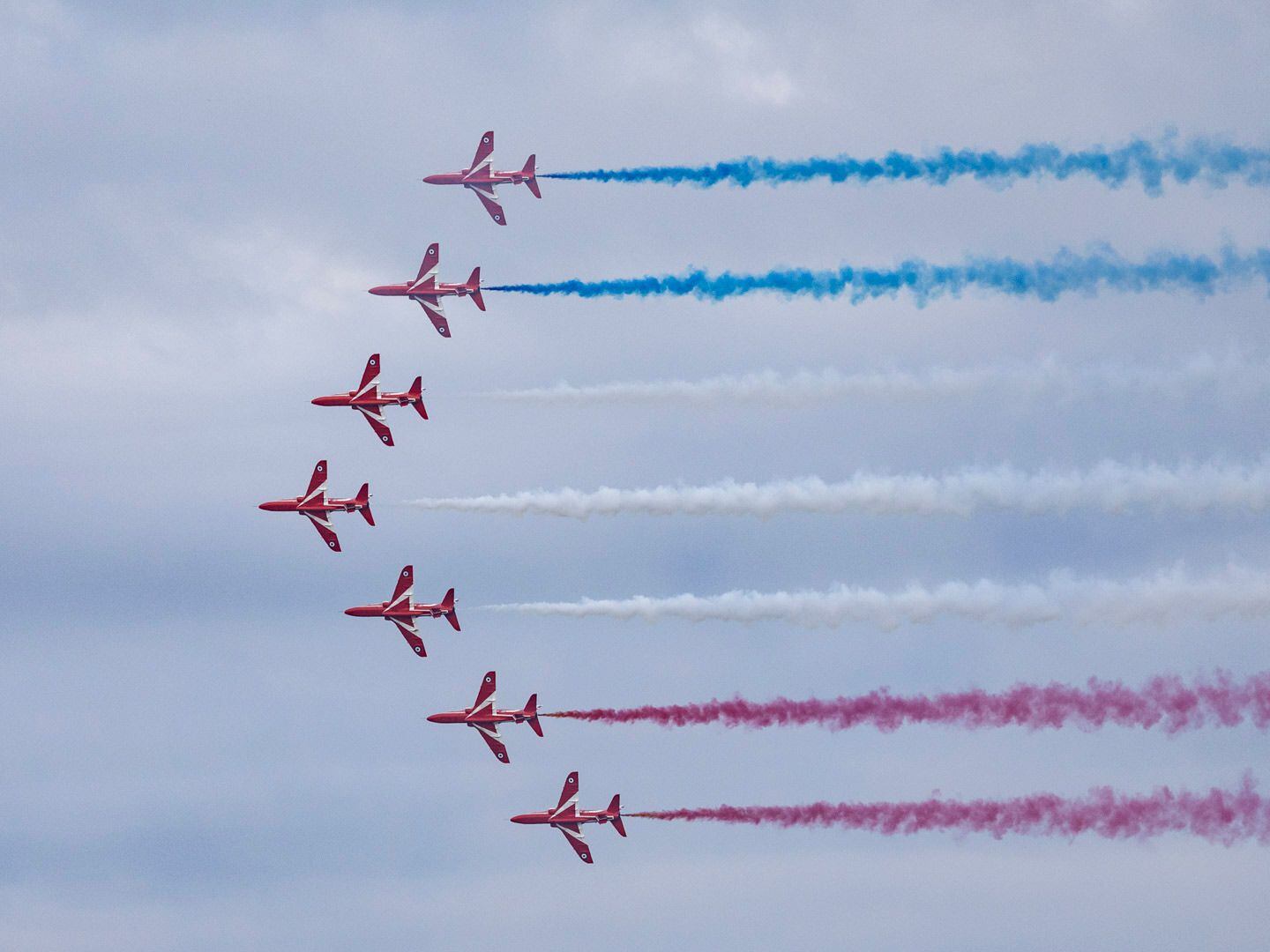 A bit more precise than the Purple Helmets: The Royal Air Force Red Arrows, just a few days after performing for the Queen’s Jubilee, fly over Douglas Bay each year to help celebrate the TT.