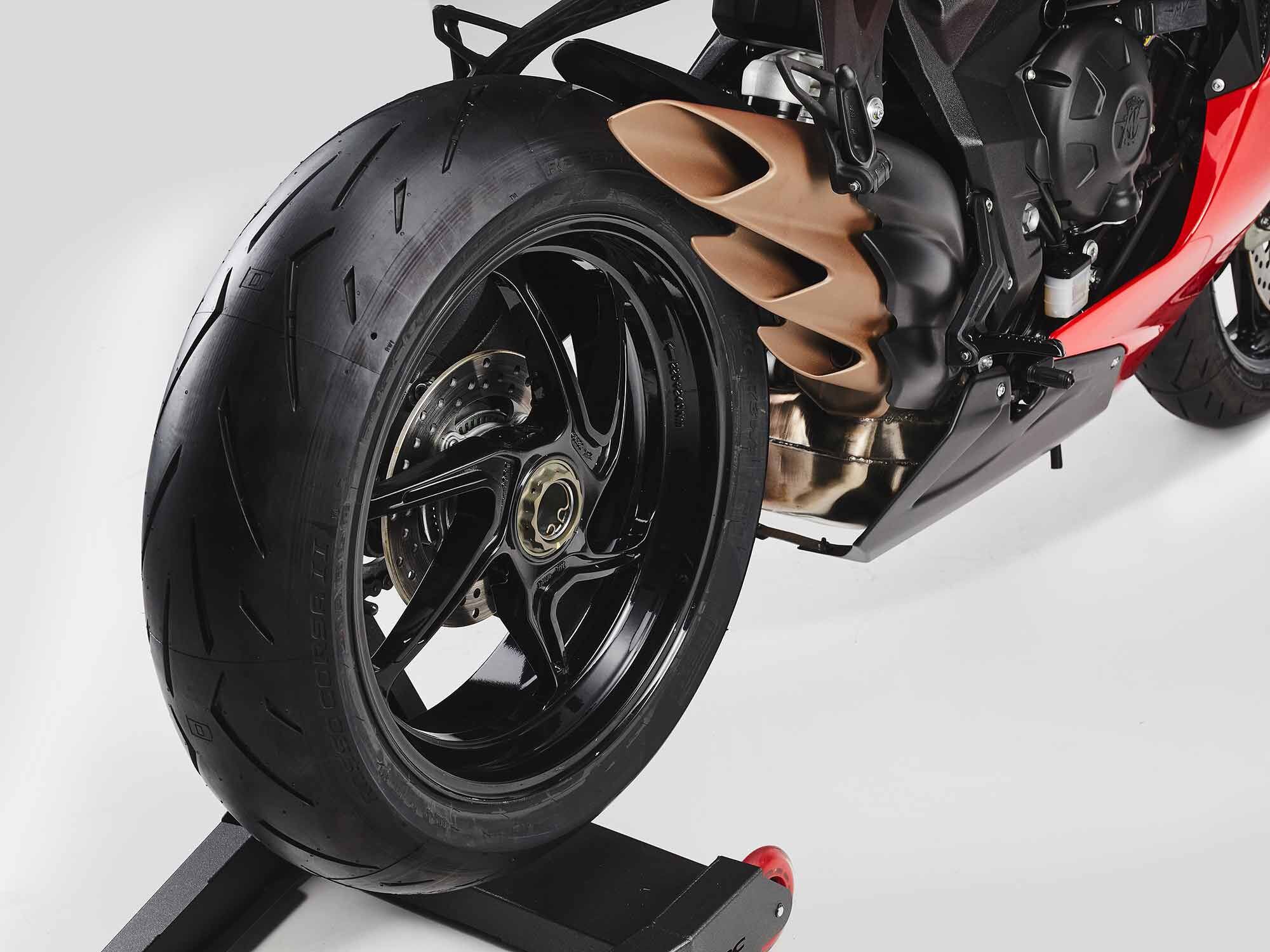 There’s just something about a triple, and the new F3 Rosso’s exhaust lets you know that in an unmistakable way.