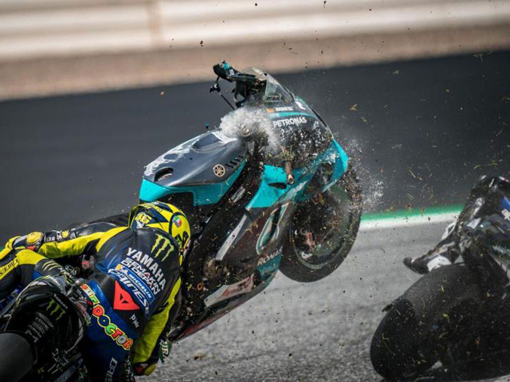 VALENTINO ギミック ローデンコート マスタード Valentino Rossi's Take On Austrian MotoGP Crash | Cycle World