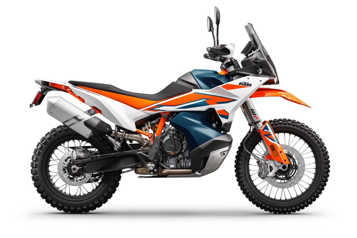 The 890’s lower windscreen and cowl revisions. KTM says that aerodynamics and protection from the elements have improved.