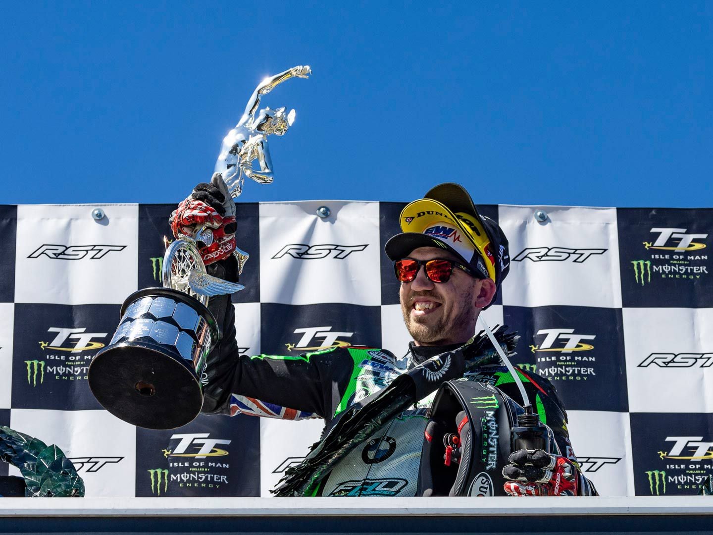 Peter Hickman opened the 2022 TT by taking the top podium step of the RST Superbike race on his BMW M 1000 RR, followed Dean Harrison on his Kawasaki ZX-10RR and Michael Dunlop riding his Suzuki GSXR1000.