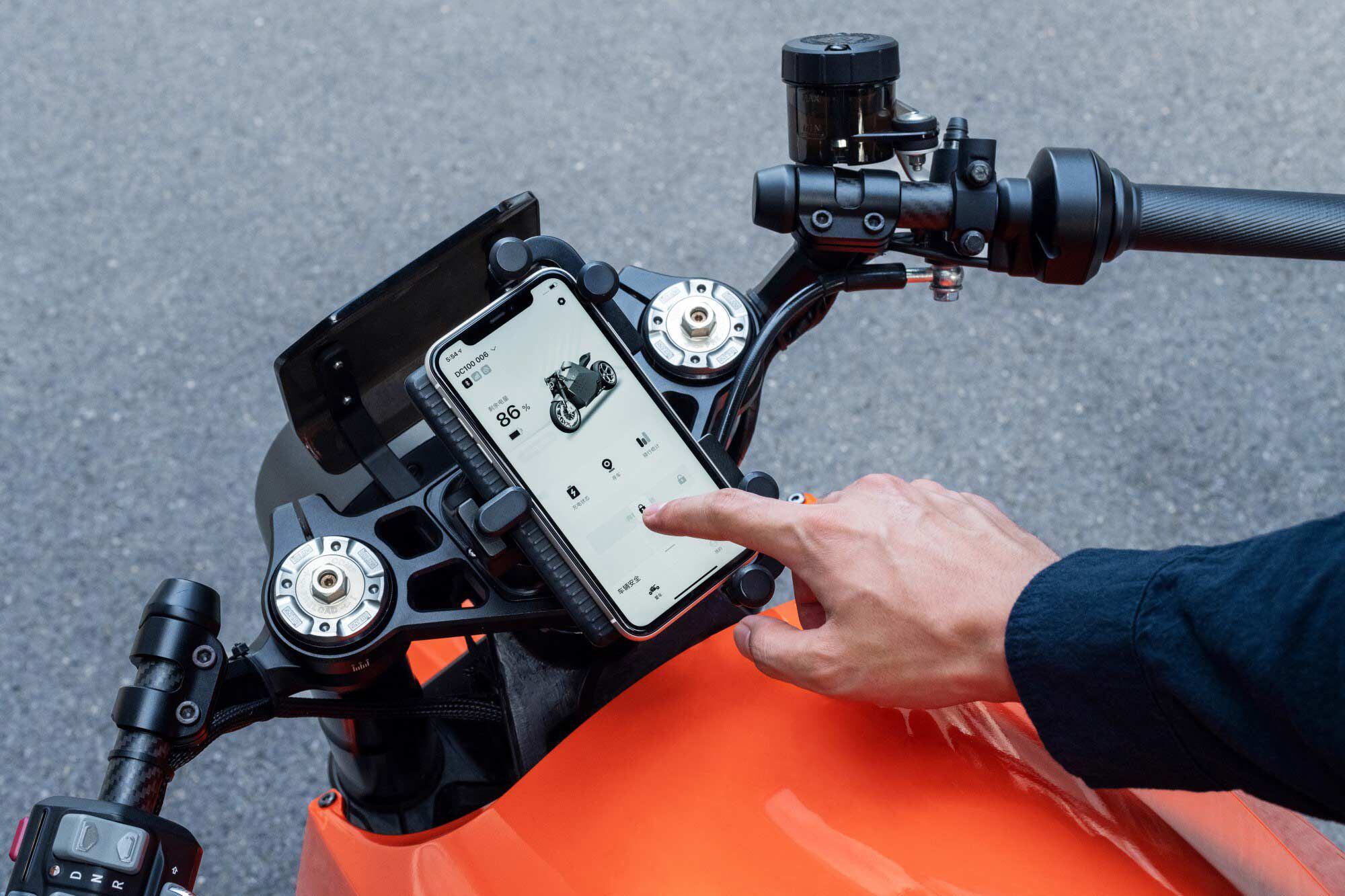 The DC100 forgoes a dash altogether and utilizes the rider’s smartphone for both the display and key.