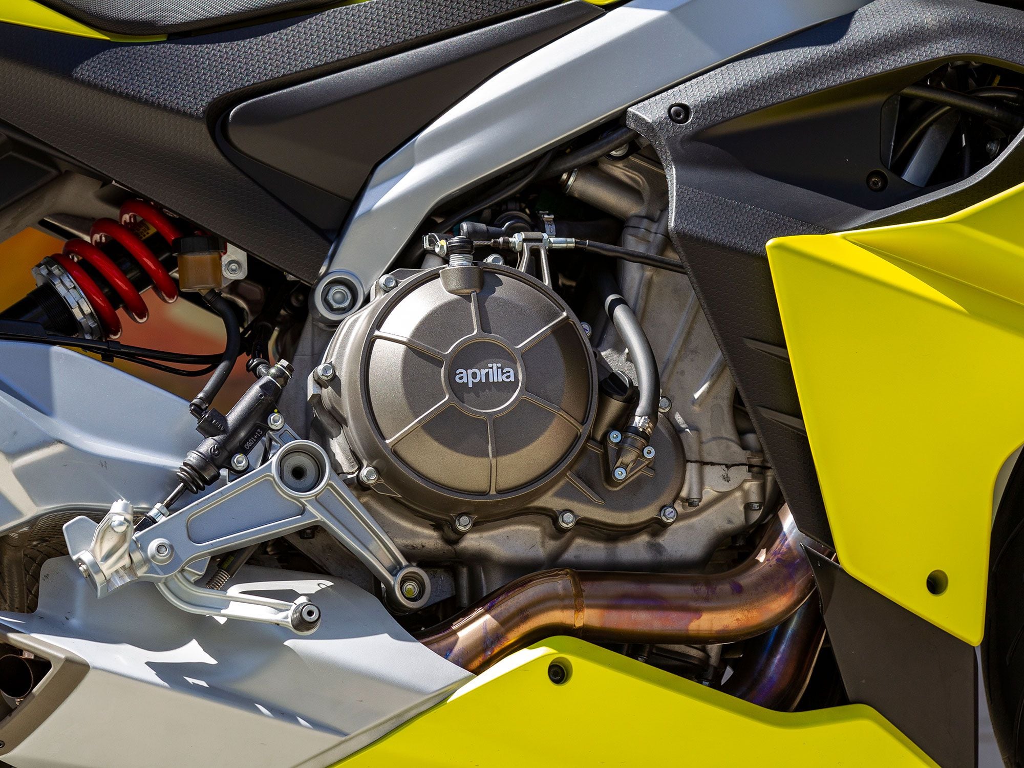 The heart of the RS 660 is an all-new 659cc parallel-twin engine that has been derived from the forward-facing cylinders of Aprilia’s 1,100cc V-4 powerplant. It produced a mighty 88.81 hp at 10,450 rpm and 45.34 pound-feet of torque at 8,530 rpm.