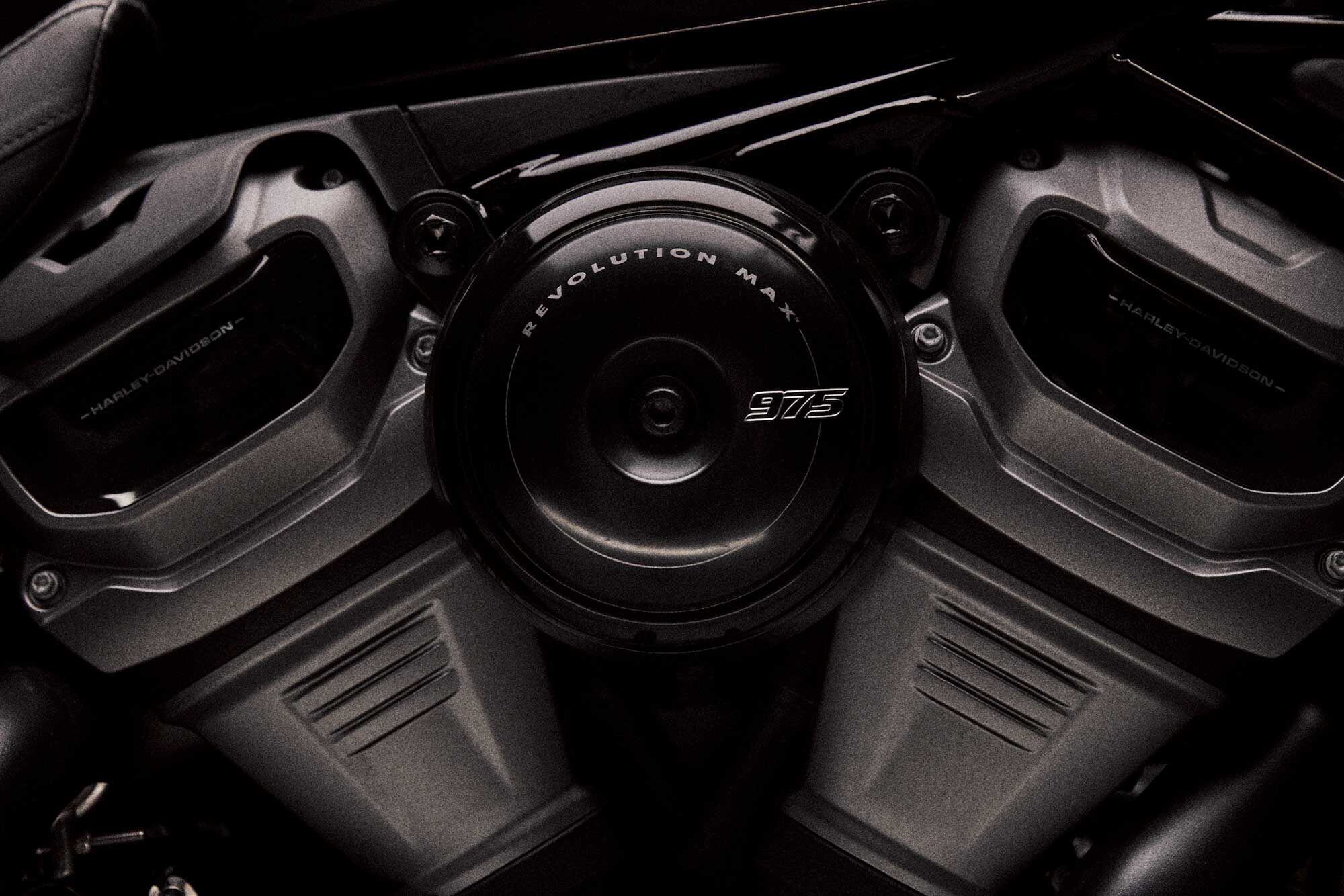 The Nightster is powered by the new Revolution Max 975T DOHC liquid-cooled V-twin.