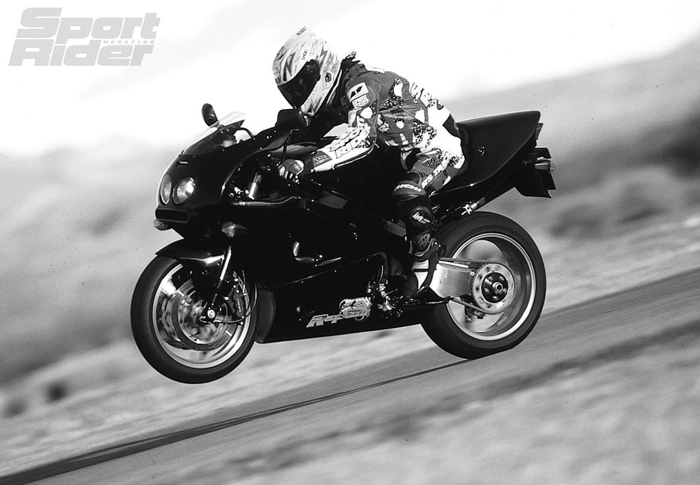 SR Archive: Muzzy Raptor 850 Streetbike Test | Cycle World