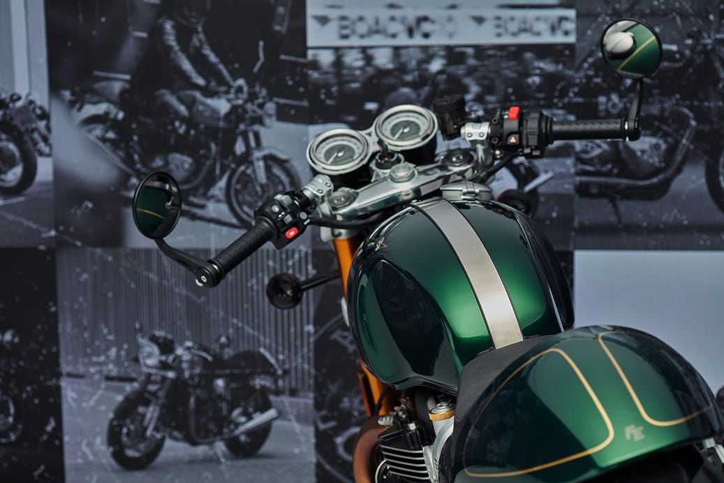 Triumph thruxton 900 green discount