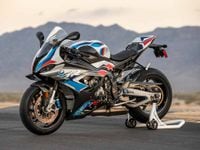 BMW 2021〜 S1000RローシートM1000R M1000RR 2021 BMW M 1000 RR First Ride Review | Cycle World