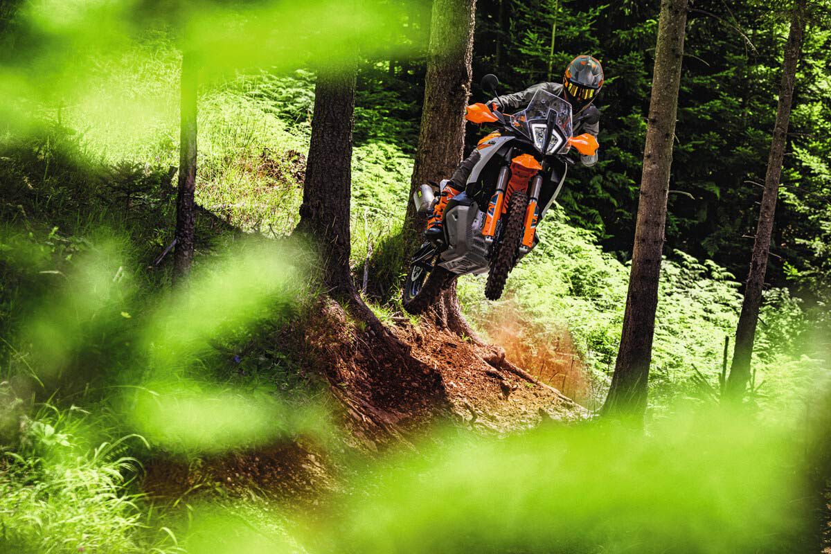 The 890 Adventure R’s up-spec WP suspension brings dirt bike–level performance to the ADV world. The optional Rally mode gives riders 10 levels of traction control, adjustable with the up/down buttons on the left grip. No need to stop or even look down to change levels. How far do you want to hang the rear end out?