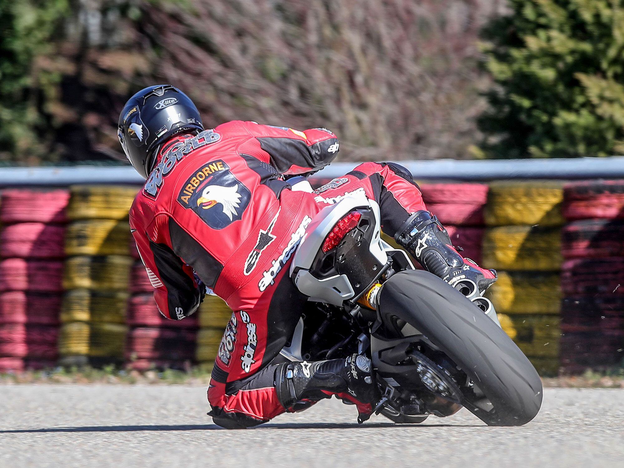 The 937cc engine of the 950 SuperSport has been retuned for Euro 5 standards, losing 3 hp. Even so, the torquey character of the engine makes quick work of sections of the track or road.