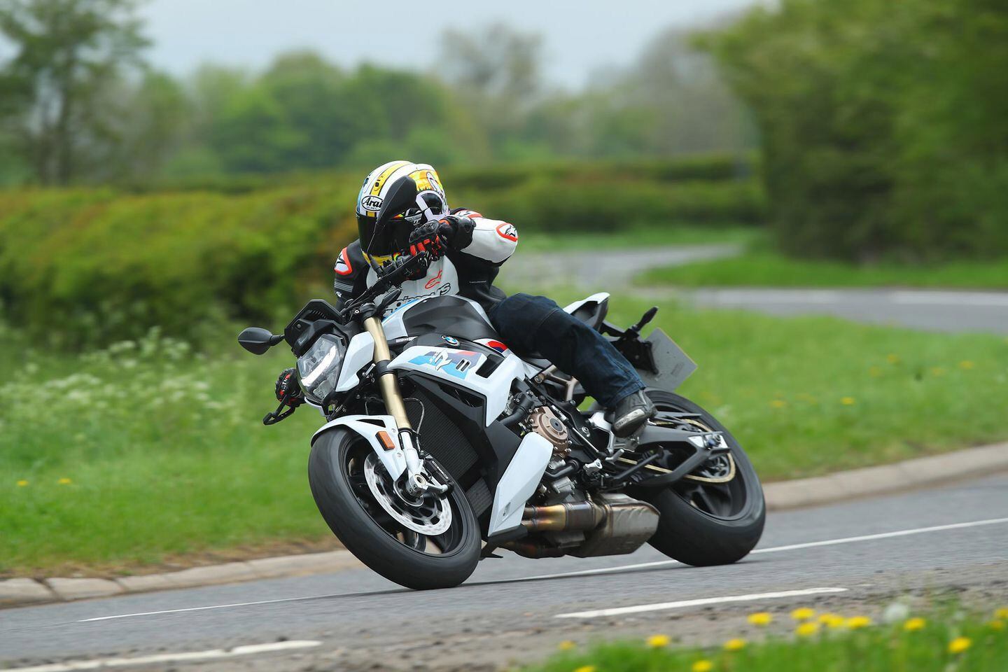 2022 BMW S 1000 R (M-series).