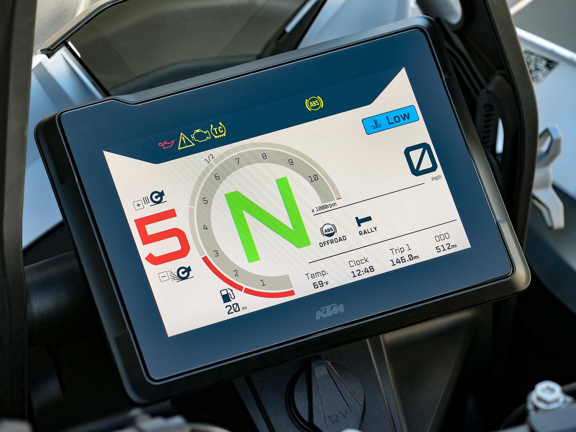 A 7-inch full-color TFT screen is clear and bright.