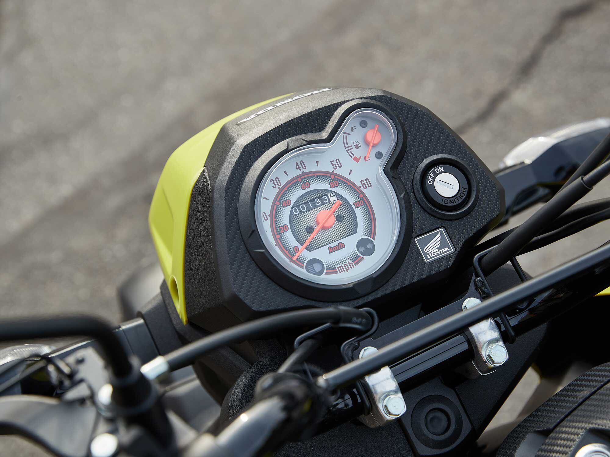 Only the bare-bones basics for the Navi’s instrument panel, but you don’t need anything more than that, and it’s easy to read at a glance. The left handlebar lever is for the parking brake.