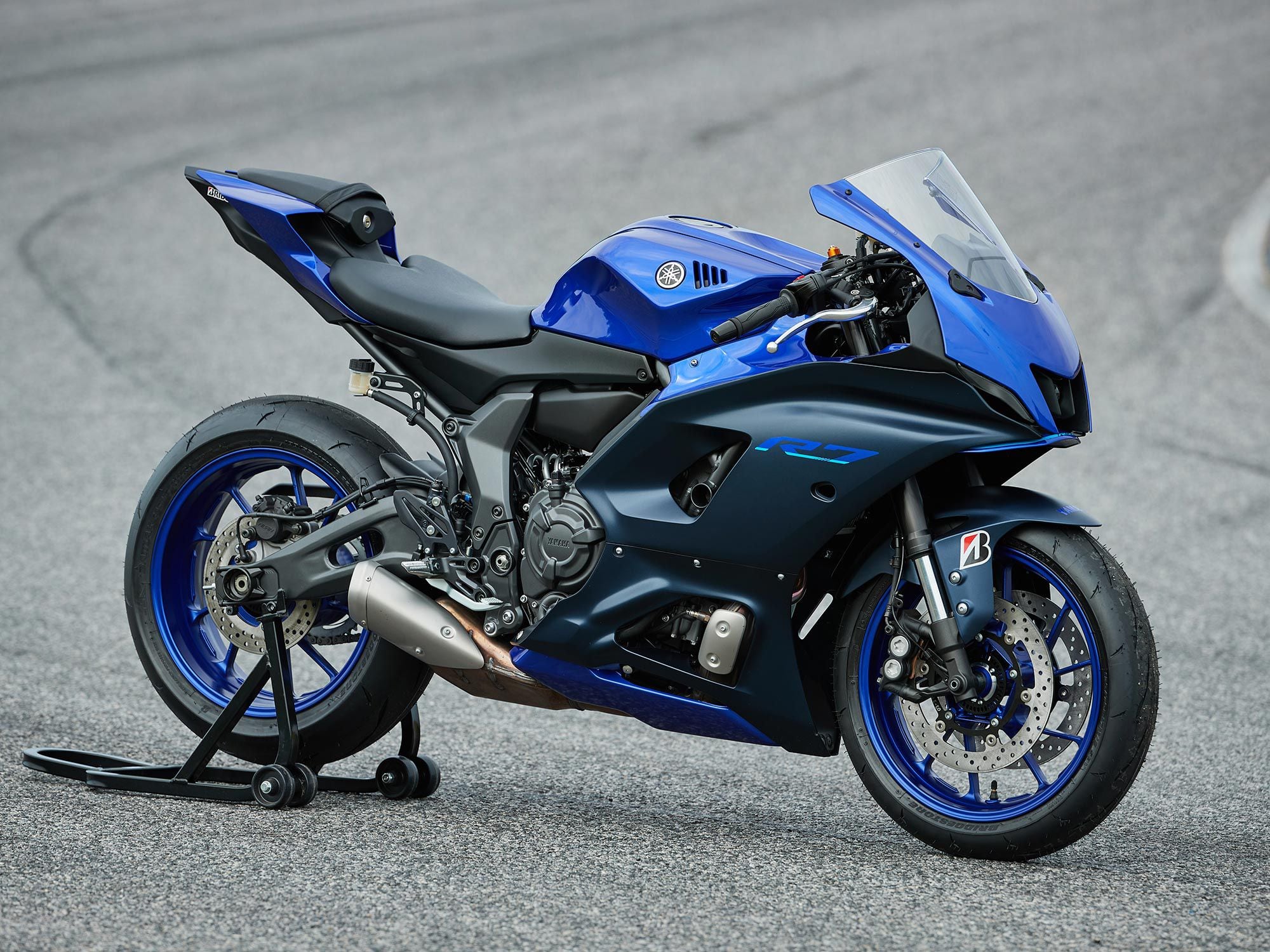 It’s very likely that the new YZF-R9 will follow in the footsteps of its little brother YZF-R7.